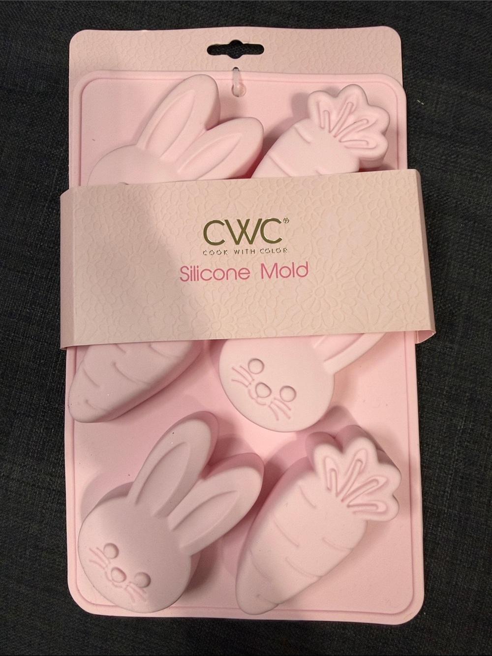 🎀 5 for $25 🎀 CWC Silicone Bunny & Carrot Mold - Light Pink